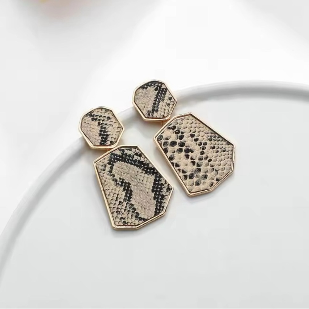 Snake skin pattern earrings